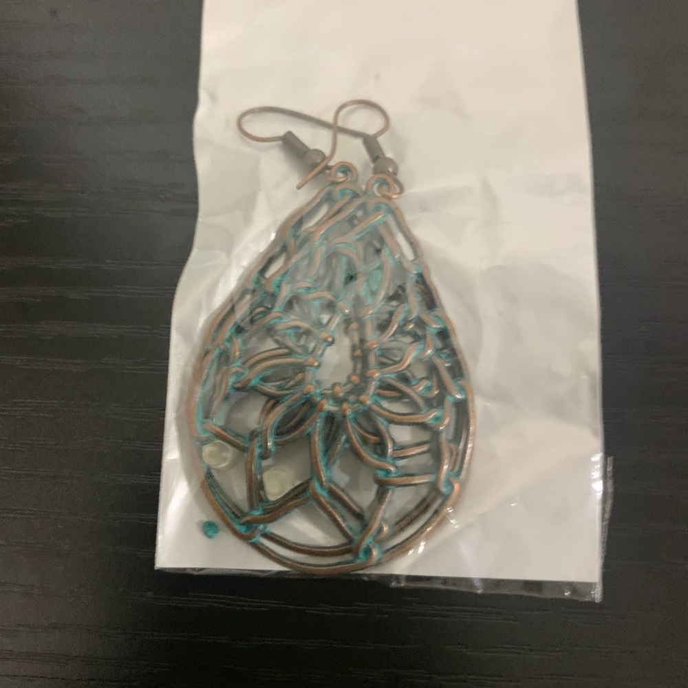 Elegant Teardrop Earrings in Turquoise and Gold